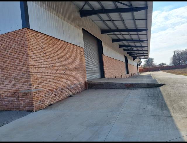 3,000M² WAREHOUSE FOR SALE IN VULCANIA